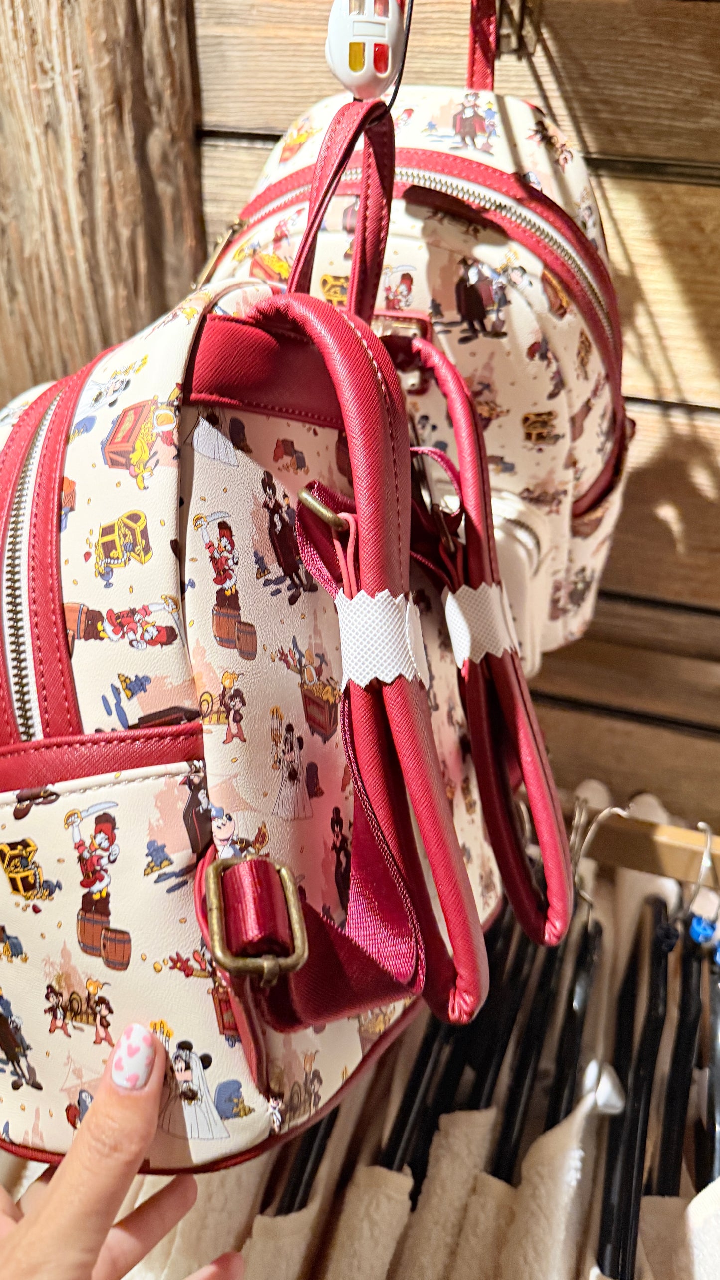 Mochila Loungefly Frontierland y Adventureland Disneyland Paris