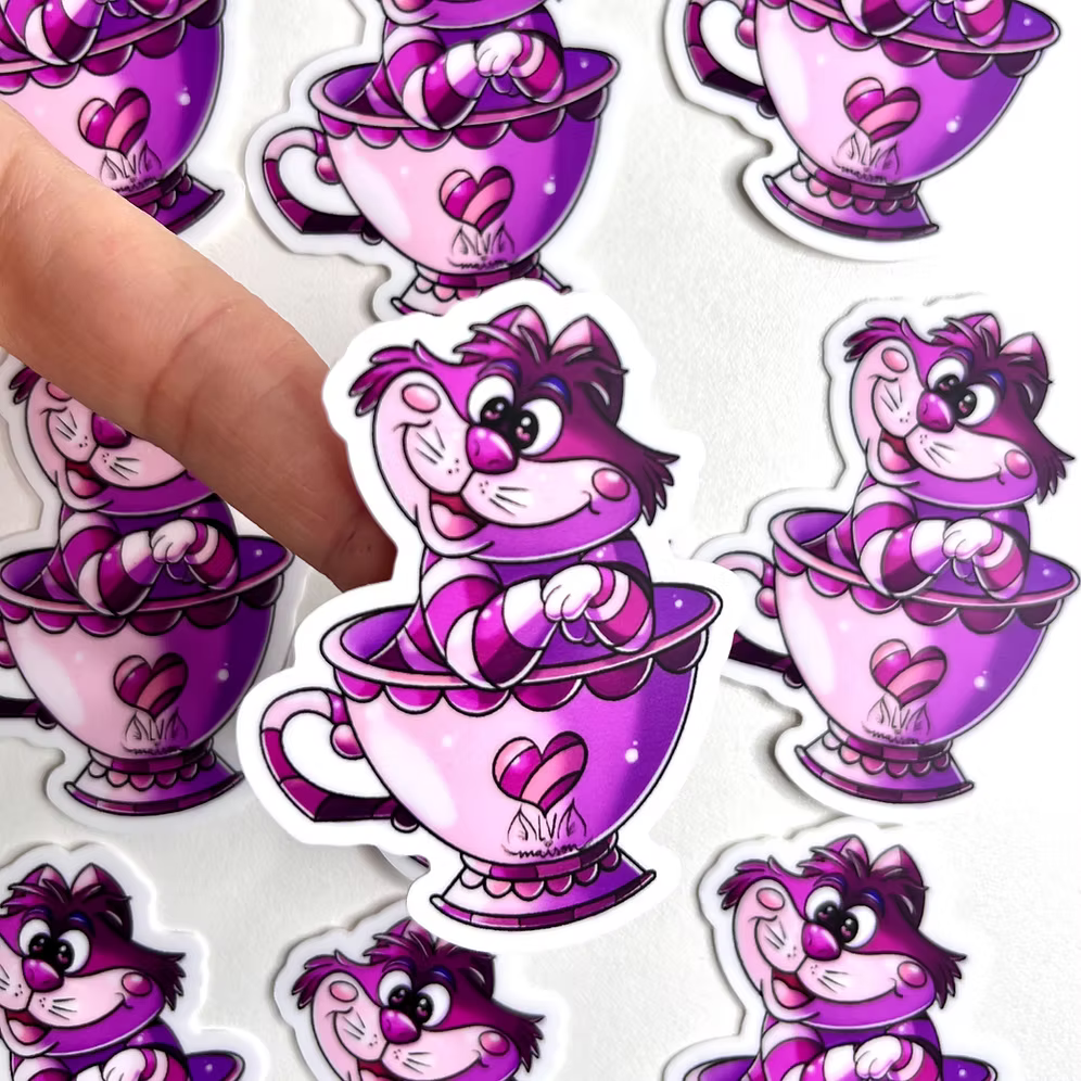 Pegatina Gato Cheshire en Taza Alicia Pais Maravillas