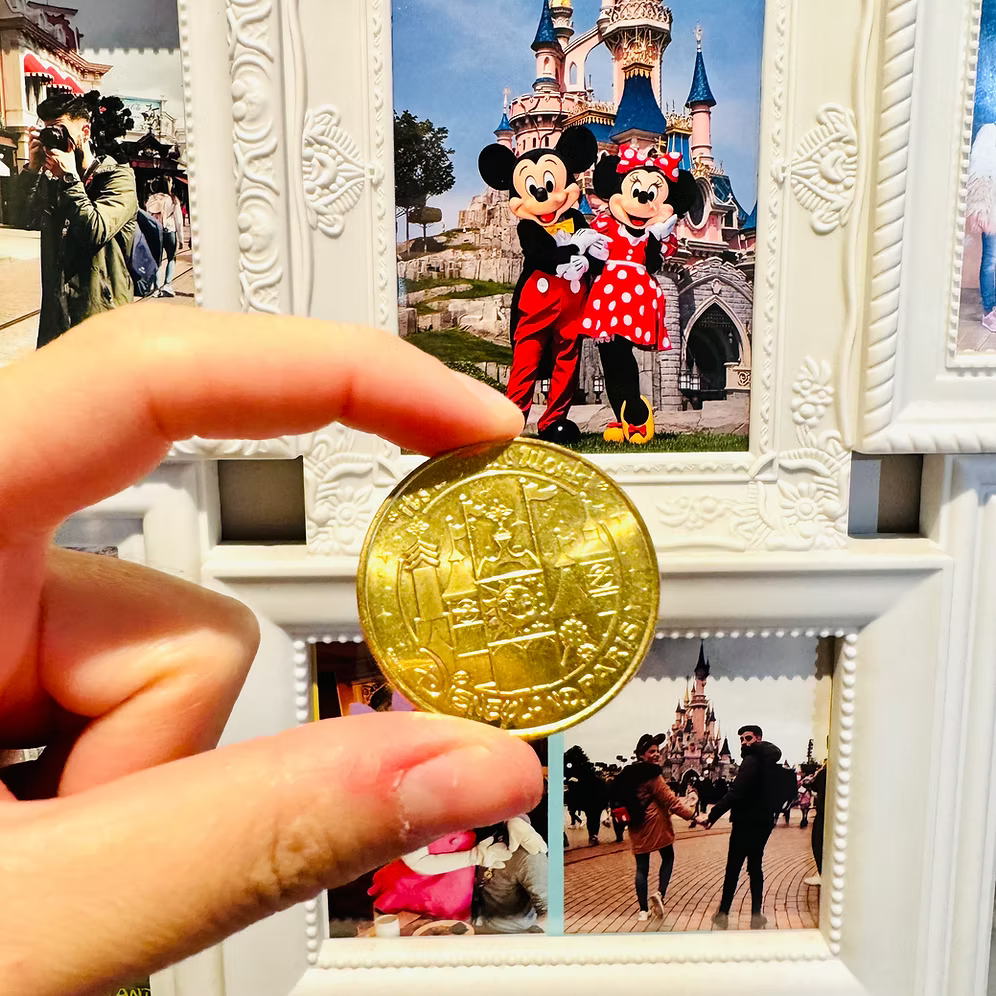 Moneda Small World Disneyland Paris