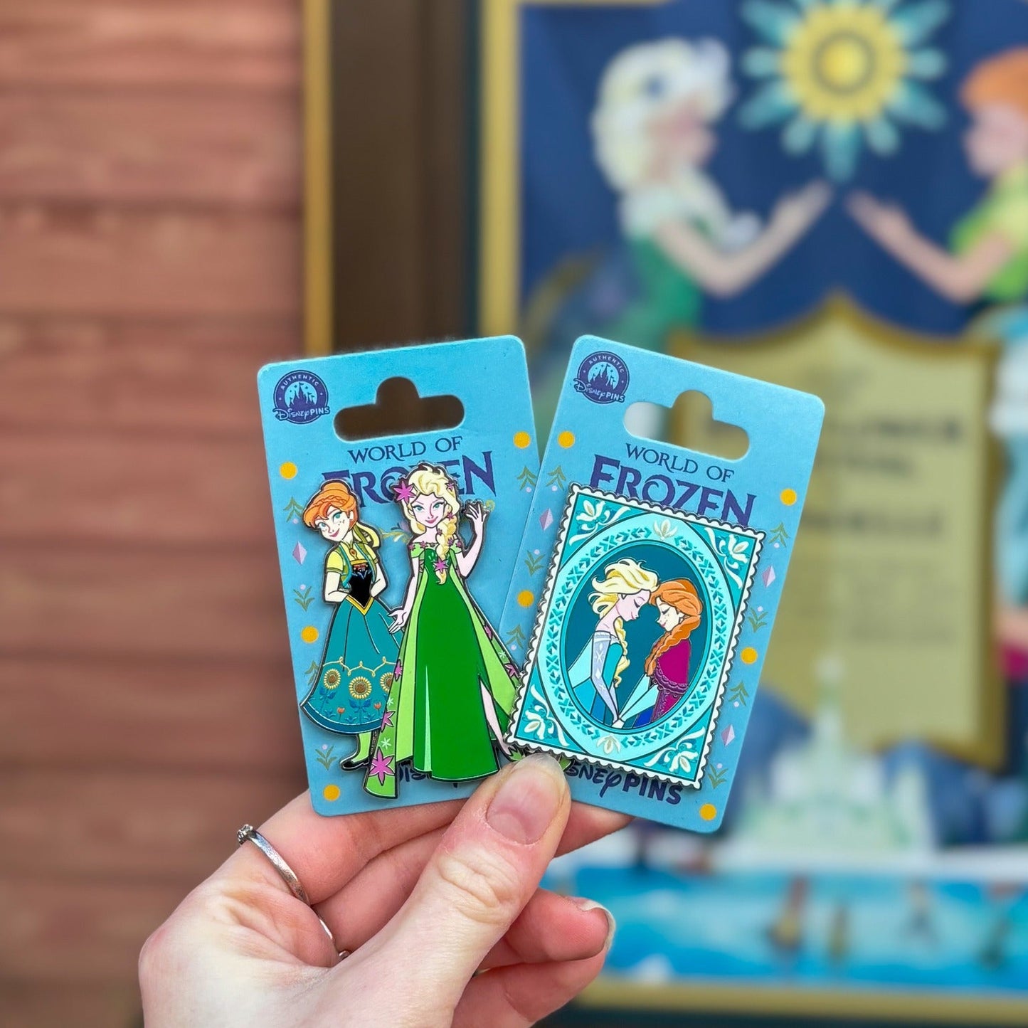 Pin Sello Elsa y Anna World of Frozen Disneyland Paris