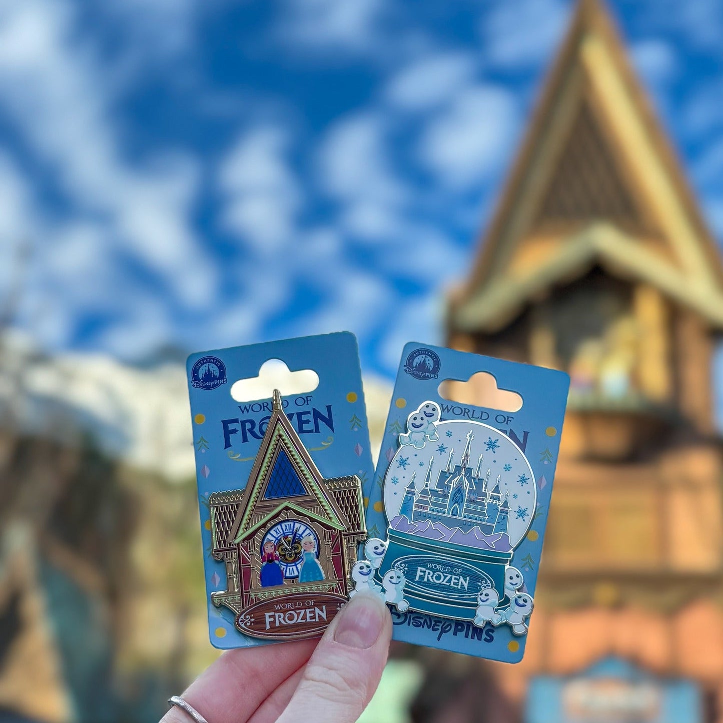 Pin Reloj Arendelle o Bola de nieve World of Frozen Disneyland Paris