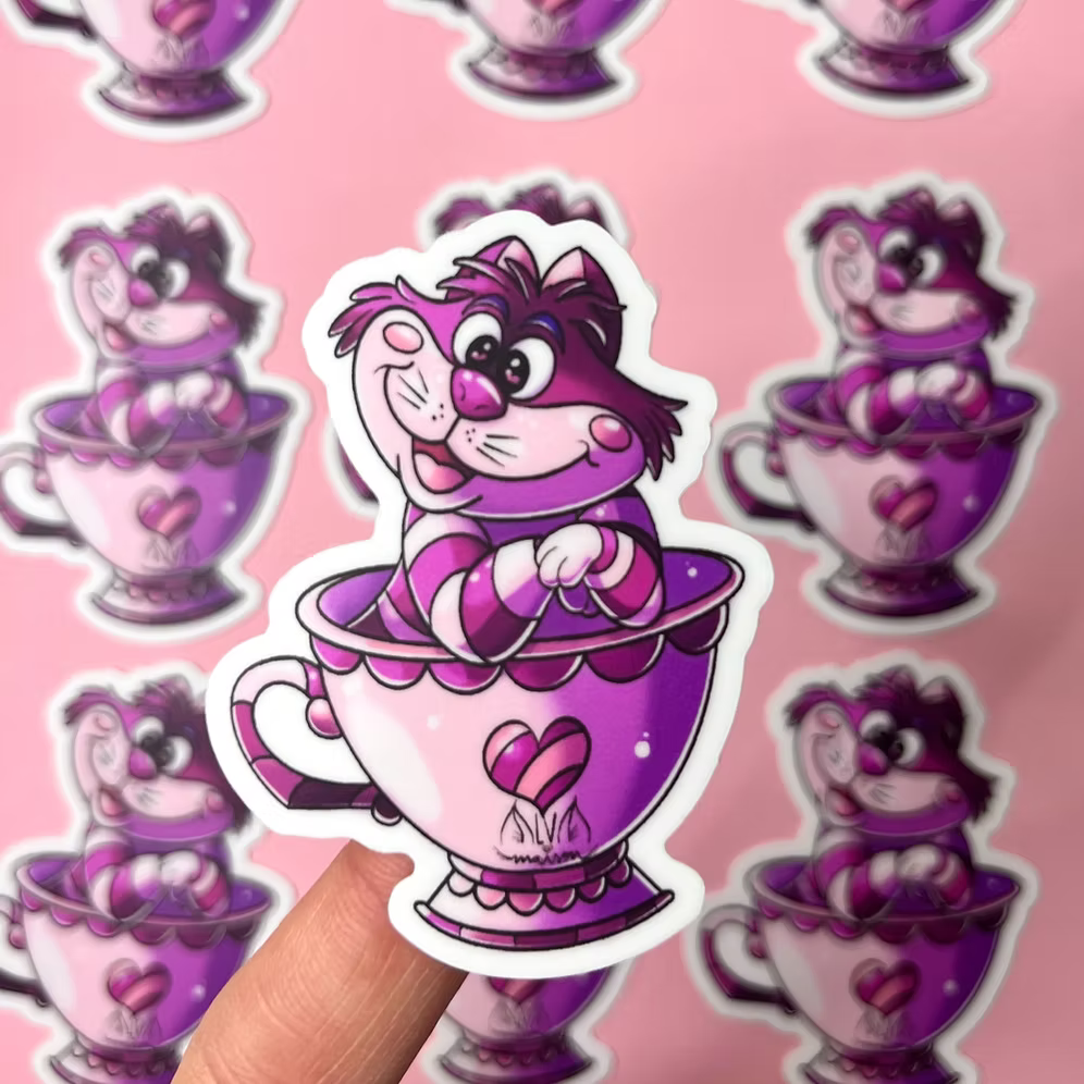 Pegatina Gato Cheshire en Taza Alicia Pais Maravillas