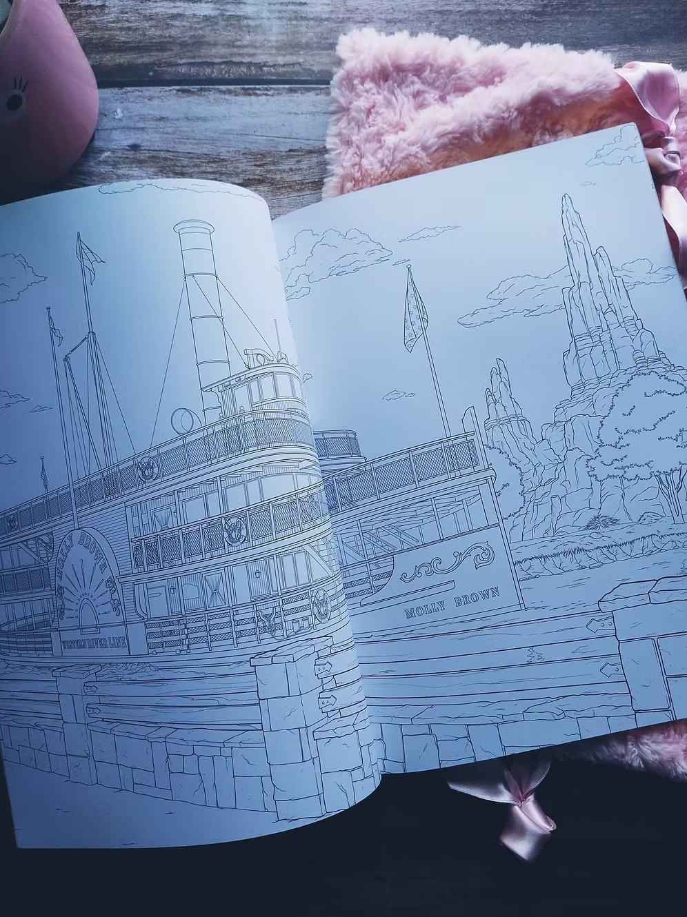 Libro para colorear Disneyland Paris Arteterapia Hachette Heroes