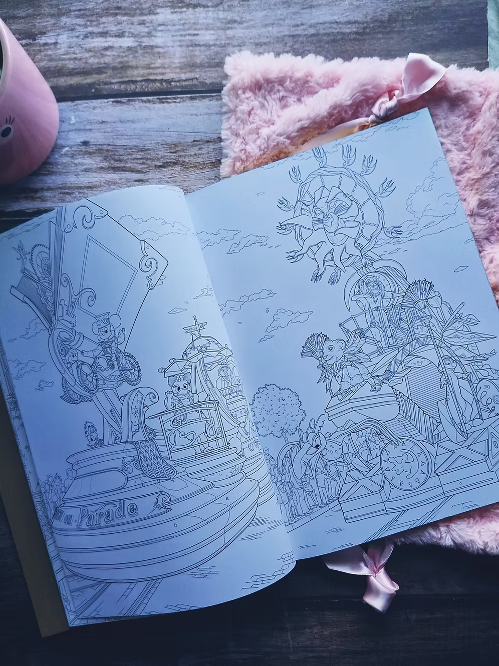 Libro para colorear Disneyland Paris Arteterapia Hachette Heroes