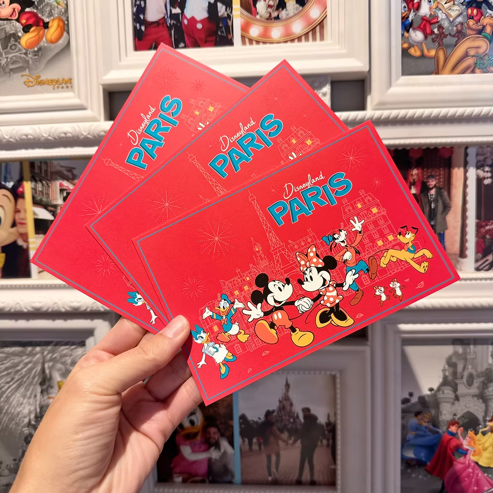 Postal roja Personajes Disneyland París