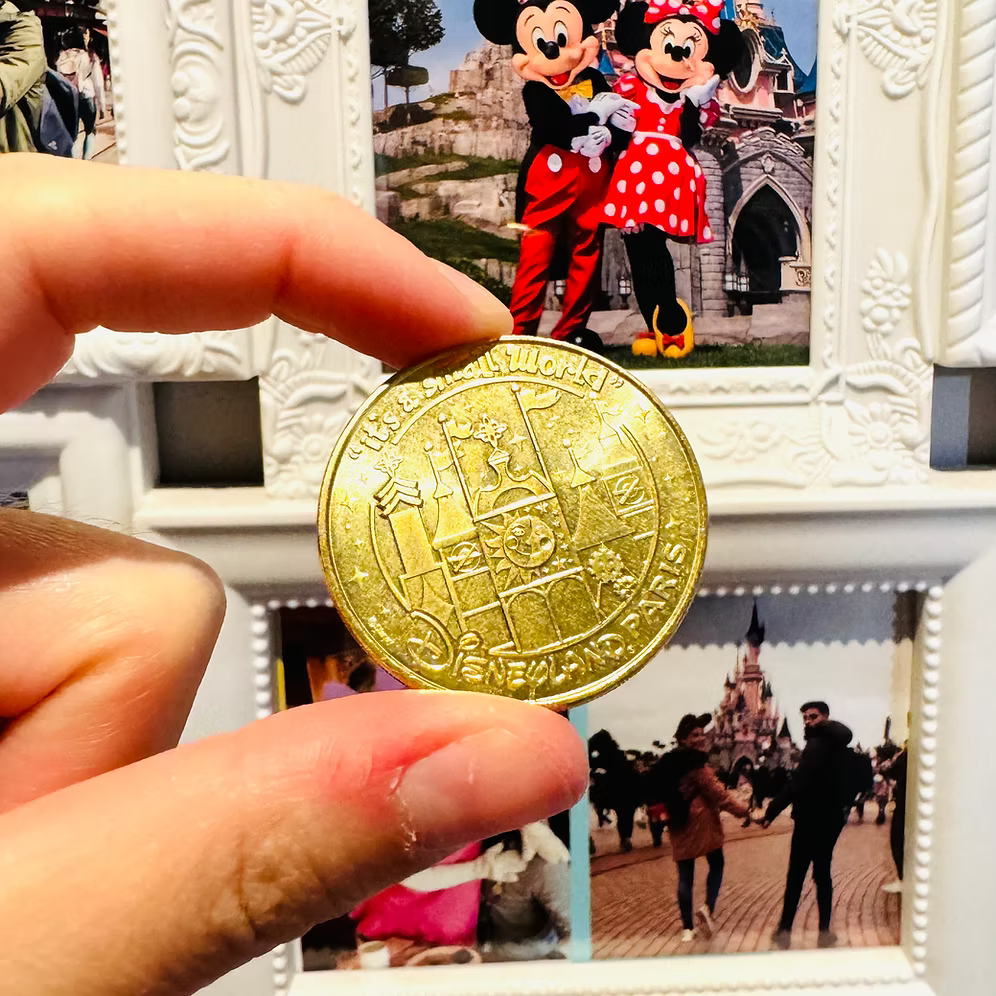 Moneda Small World Disneyland Paris