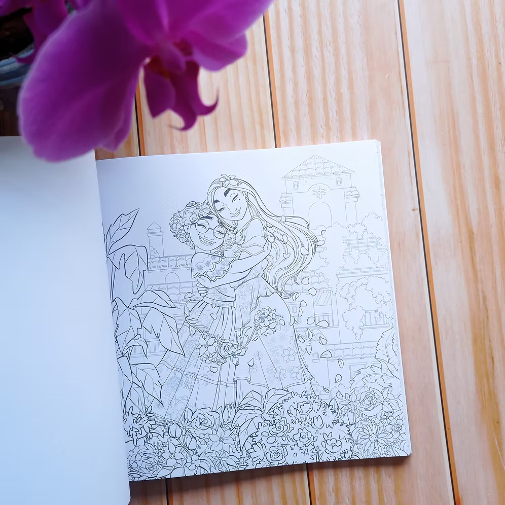 Libro para colorear Familias Disney Arteterapia Hachette Heroes