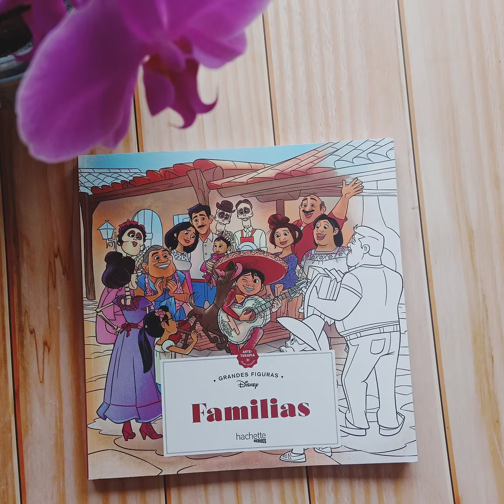 Libro para colorear Familias Disney Arteterapia Hachette Heroes
