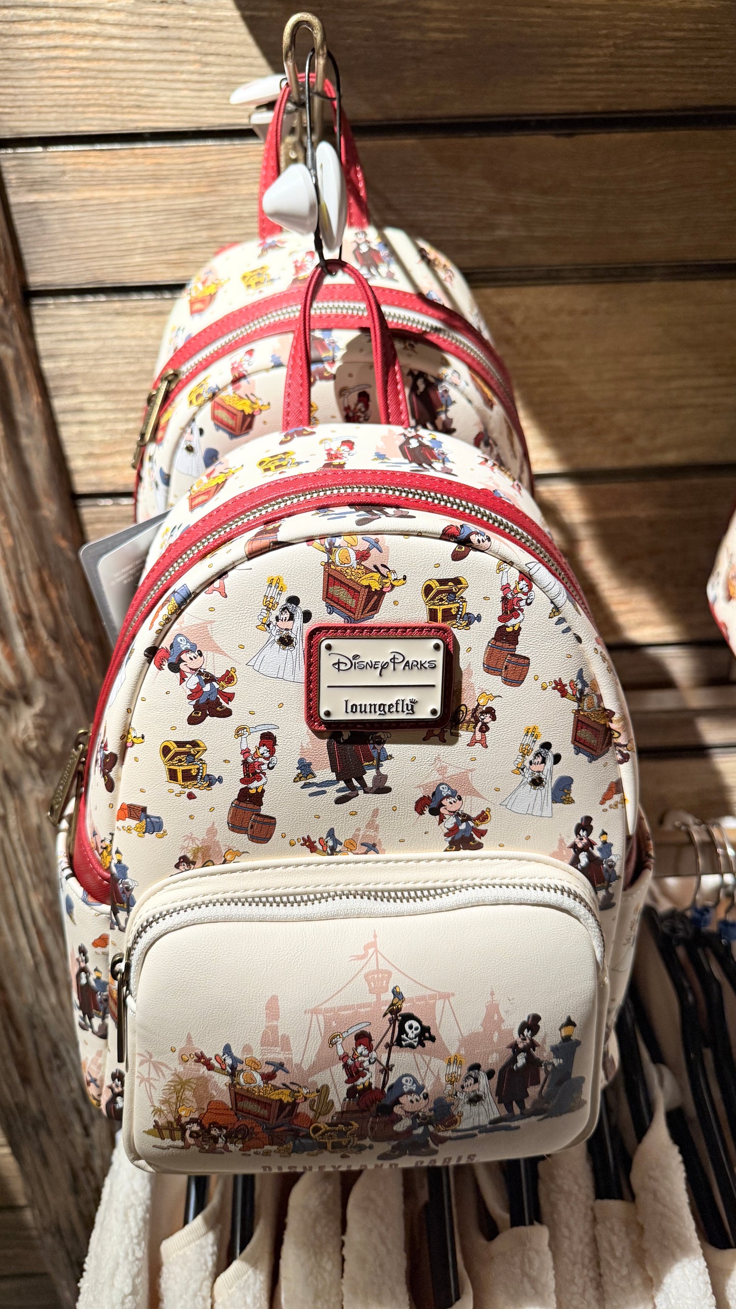 Mochila Loungefly Frontierland y Adventureland Disneyland Paris