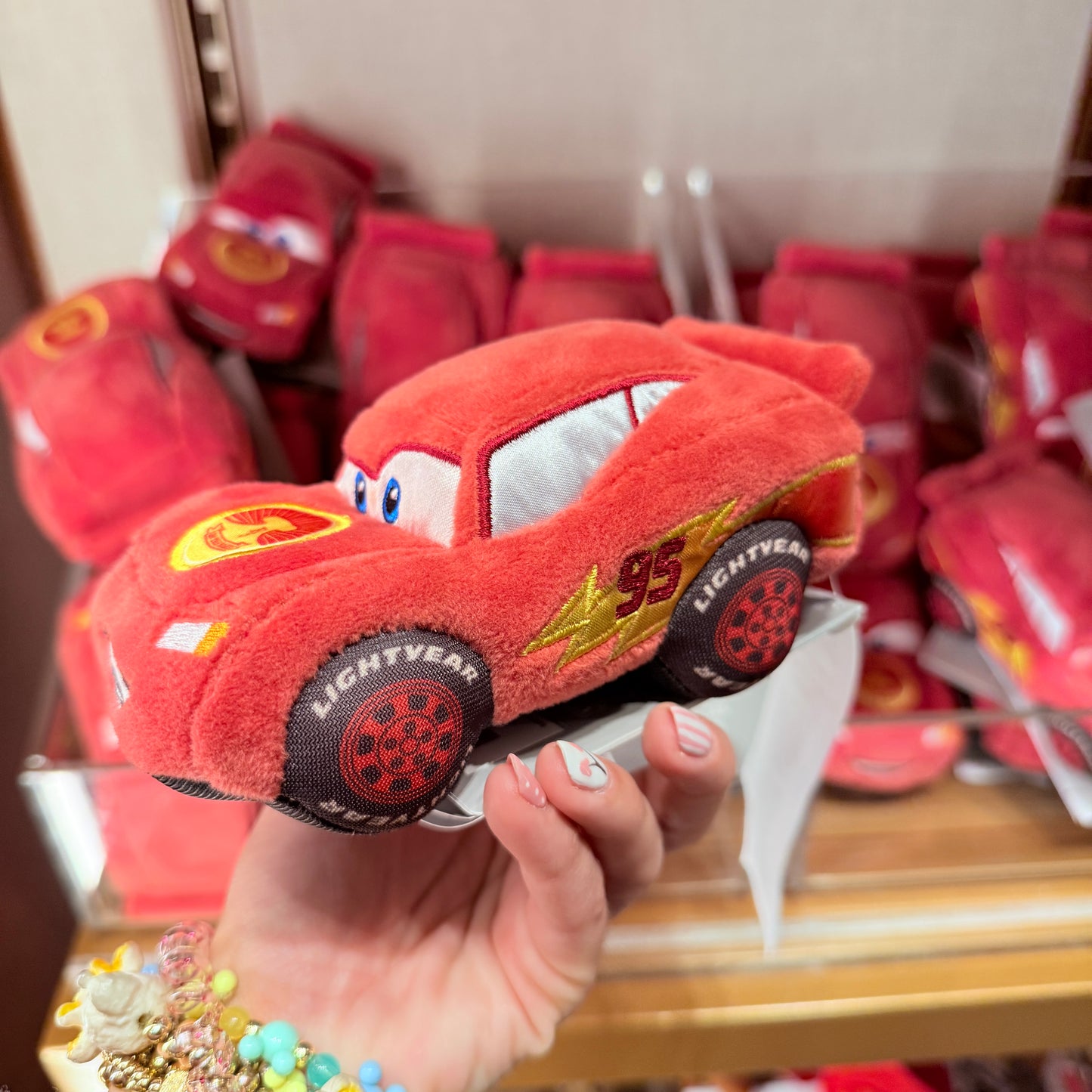 Peluche de Hombro Rayo McQueen Cars Disneyland Paris