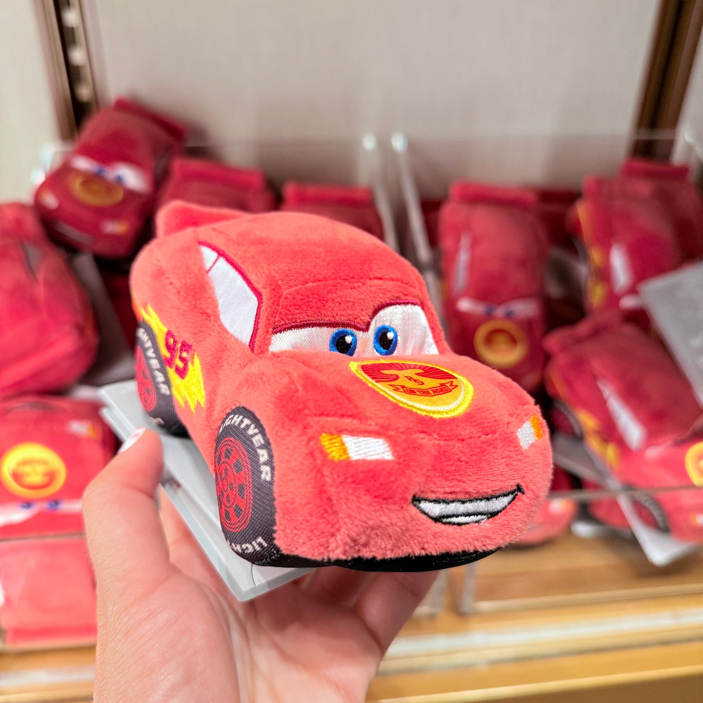 Peluche de Hombro Rayo McQueen Cars Disneyland Paris