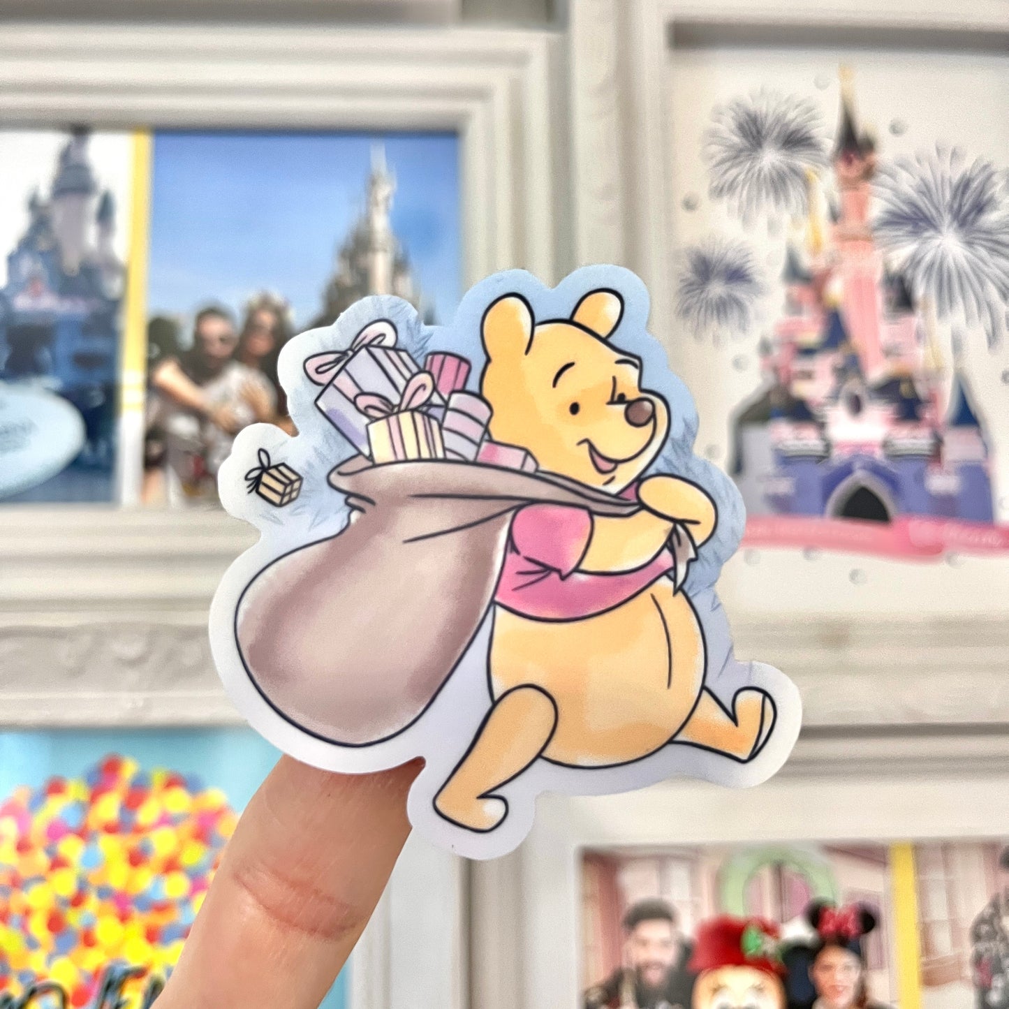 Pegatina Oso Winnie the Pooh con regalos Navidad