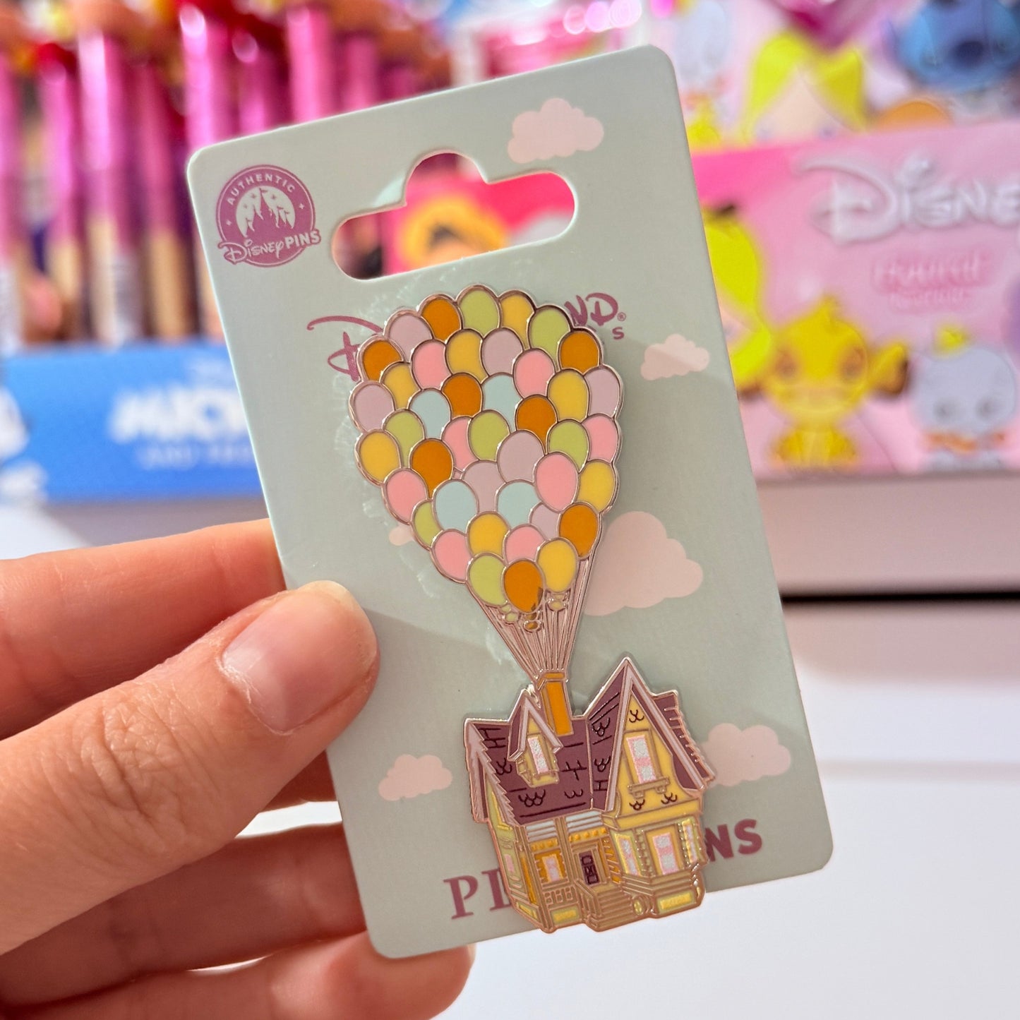 Pin UP Casita globos Disneyland Paris