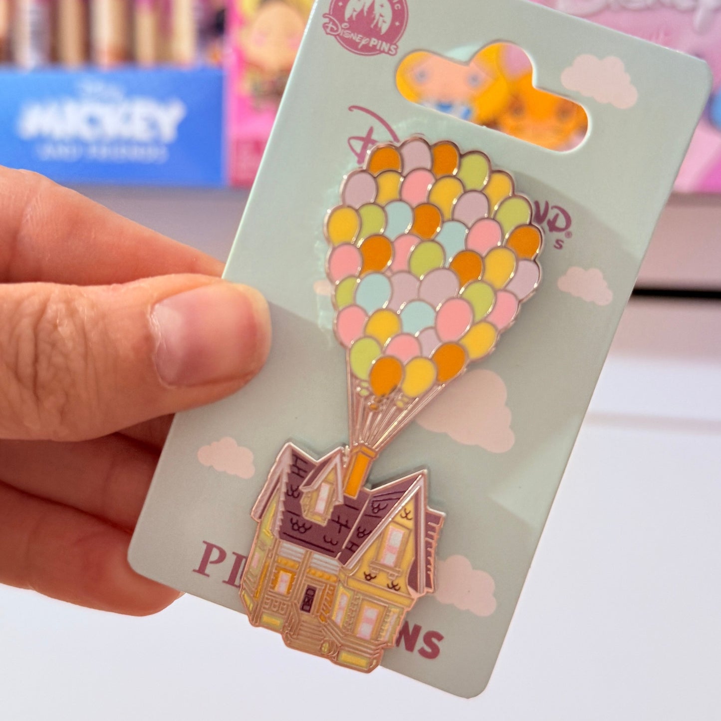 Pin UP Casita globos Disneyland Paris