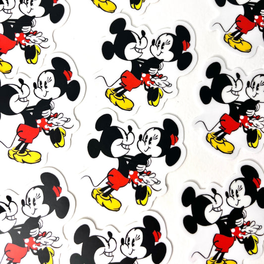 Pegatina Minnie en brazos de Mickey Mouse