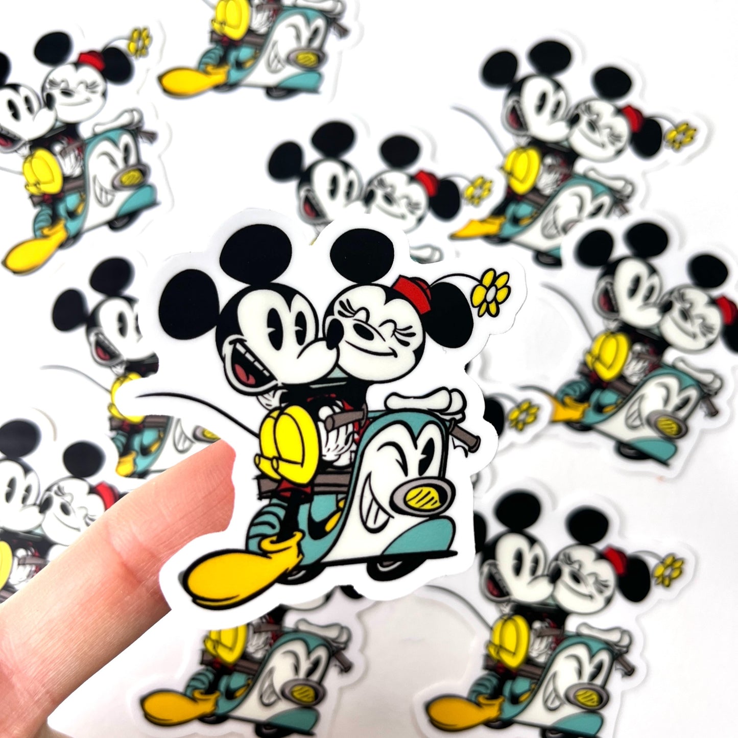 Pegatina Minnie y Mickey Mouse en moto