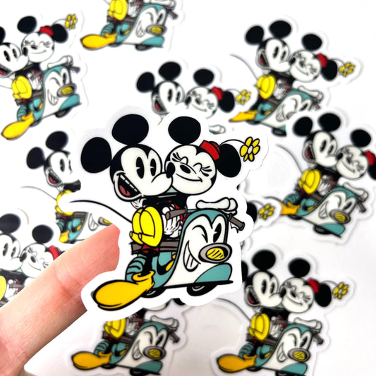 Pegatina Minnie y Mickey Mouse en moto