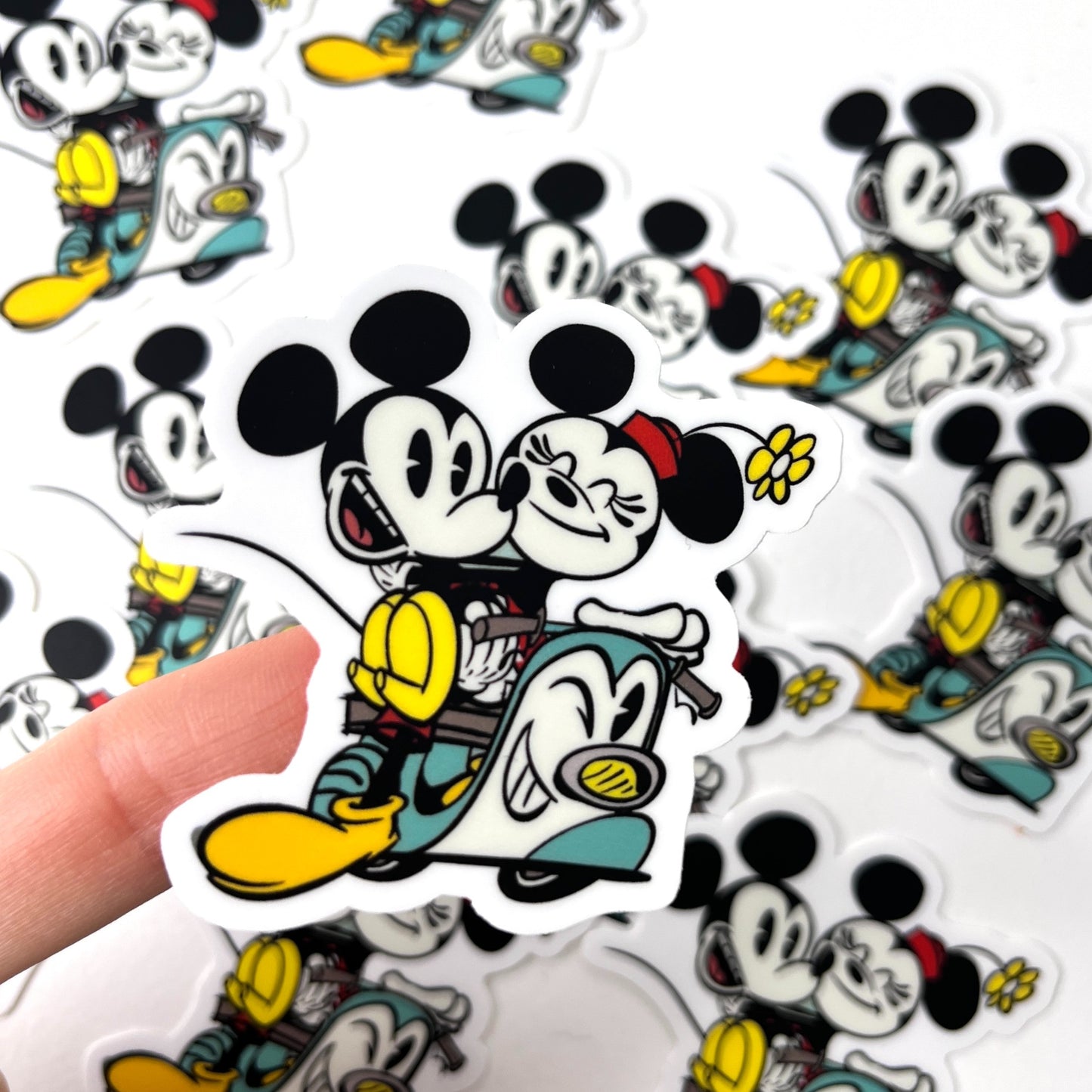 Pegatina Minnie y Mickey Mouse en moto