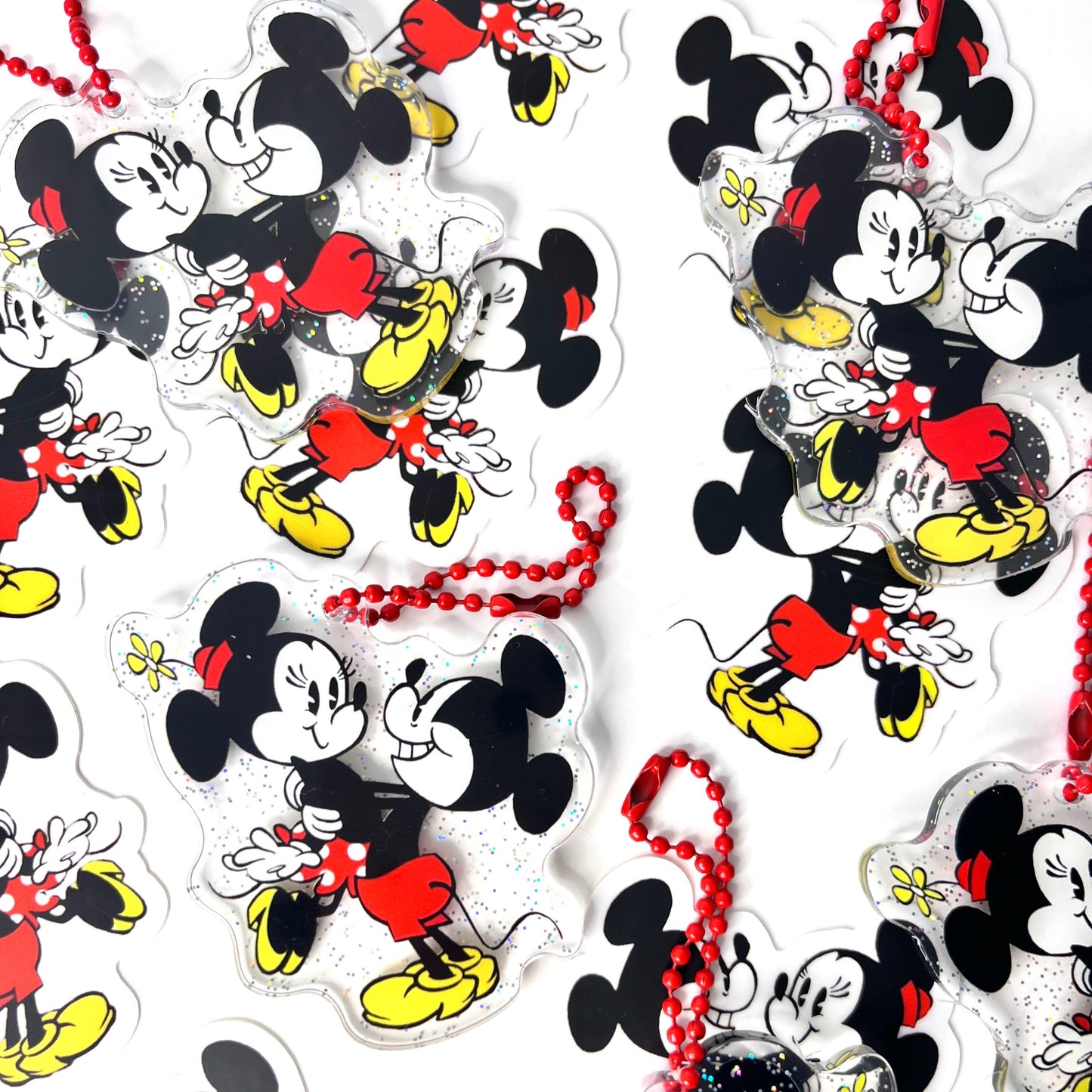 Pegatina Minnie en brazos de Mickey Mouse